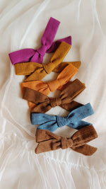 Load image into Gallery viewer, Petite Hopscotch Bows || Solids
